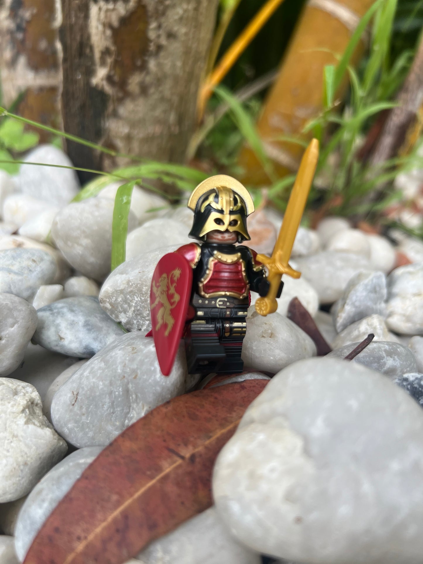 Game Of Thrones Lannister Swordsman Minifiugre